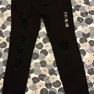 SO Women's Juniors Size 11 or 30 inch waist black distressed jeans